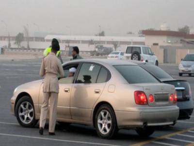 متحدہ عرب امارات میں ٹریفک روانی میں رکاوٹ بننے پر 500 درہم جرمانے کا اعلان