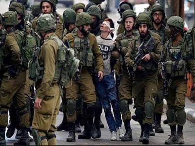 اسرائیلی فوجیوں کا فلسطینی بچوں پر تشدد، گرفتار کر کے پنجرے میں قید کر دیا