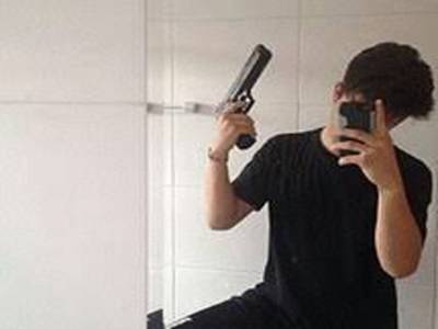 بندوق کے ساتھ سیلفی بناتے ہوئے گولی چلنے سے نوجوان جاں بحق