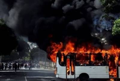 قزاقستان میں بس میں آگ لگنے کے باعث باؤن افراد جھلس کرہلاک 