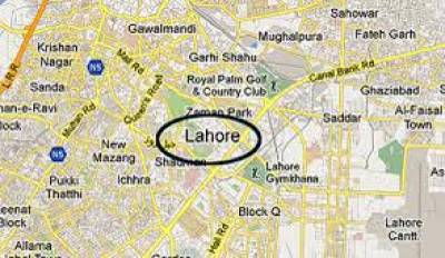لاہور کے علاقہ شاہدرہ میں شہریوں نے ڈکیتی کی واردات ناکام بناتے ہوئے ایک ڈاکو کو دبوچ لیا