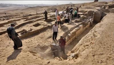 مصر کے جنوبی علاقے میں وسیع وعریض رقبے پر پھیلے ہوئے قدیمی قبرستان کی دریافت ہوئی ہے