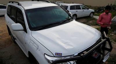 اسلام آباد میں تھانہ کوہسارکی حدود میں امریکی سفارت خانے کی گاڑی کی ٹکرسے ایک شخص جاں بحق جبکہ دوسرا زخمی ہوگیا،
