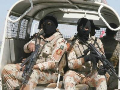 کراچی میں رینجرز کی مختلف علاقوں میں کارروائیاں، ٹارگٹ کلرز سمیت چھے ملزمان گرفتار، اسلحہ،منشیات اور ایمونیشن برآمد