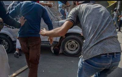 مقبوضہ کشمیر میں بھارتی فورسز کی گاڑی تلے کچلا جانے والا نوجوان زخموں کی تاب نہ لاتے ہوئے شہید ہوگیا