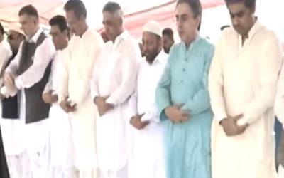 گورنر سندھ محمد زبیر نے پولو گراونڈ کراچی میں نماز عید ادا کی۔