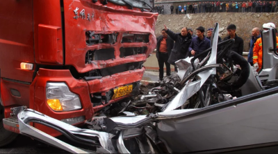 چین: ٹریفک حادثے میں اٹھارہ افراد ہلاک اور چودہ زخمی ہو گئے