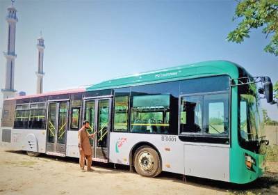 پشاور ریپڈ ٹرانزٹ؛ اسٹیشنوں، بسوں کی تعداد میں کمی