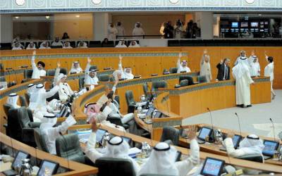 کویت: سرکاری اداروں سے غیر ملکی ملازمین کو فارغ کرنا کا فیصلہ