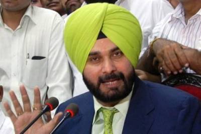 Navjot Singh Sidhu reached pakistan Through Wagah Border