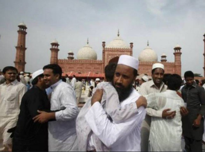 آج پاکستان سمیت دنیا کے مختلف ممالک میں مسلمان عید الاضحیٰ بھرپور مذہبی جوش و جذبے کے ساتھ منائی جا رہی ہے