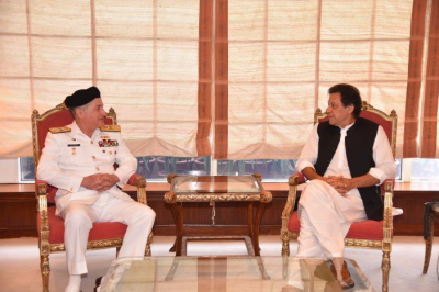 وزیراعظم عمران خان سے پاک بحریہ کے سربراہ ایڈمرل ظفر محمود کی ملاقات