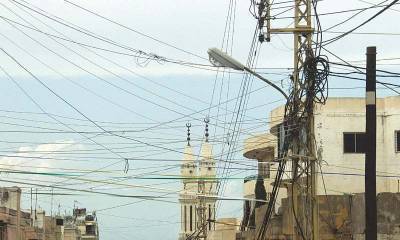 کراچی: بجلی کی ہائی ٹینشن تار گرنے سے لڑکاجھلس گیا۔