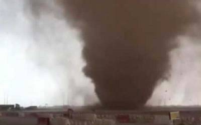 سعودی عرب: خطرناک طوفانی بگولے نے لوگوں کوخوفزدہ کر دیا۔