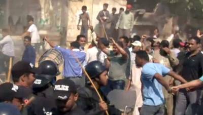 کراچی: پاکستان کوارٹرز سے ممکنہ بے دخلی کے خلاف احتجاجی مظاہرہ کرنے والے متعدد افراد کو پولیس نے حراست میں لے لیا