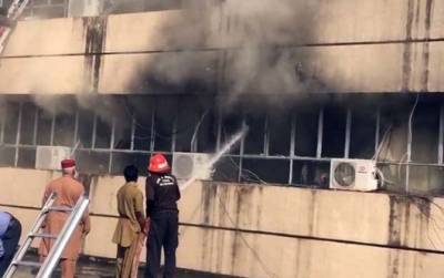 اسلام آباد: پی آئی ڈی کی عمارت میں آتشزدگی، ریکارڈ روم مکمل جل گیا