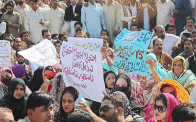اسلام آباد :ٹوٹیلٹی سٹورز کے ملازمین کا ادارے کی نجکاری اور بندش کیخلاف تیسرے روز بھی احتجاج جاری 