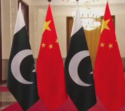 Official welcome ceremony was held in honor of Prime Minister Imran Khan at Great Hall of the People in Beijing. Premier Li Keqianq welcomed the PM a