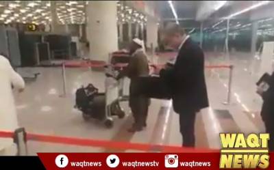 Shah Mehmood Qureshi Went to UAE visit without any protocol