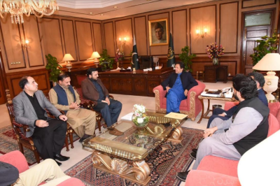   وزیرِ اعظم عمران خان سے شہید ایس پی طاہر داوڑ کی فیملی کی  ملاقات 