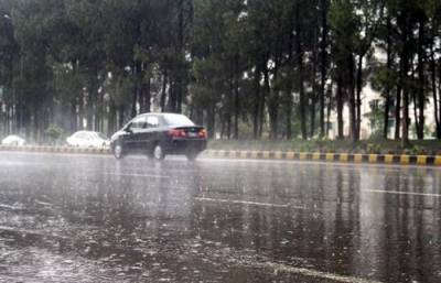 لاہور سمیت پنجاب کے مختلف علاقوں میں بارش سے سردی بڑھ گئی 