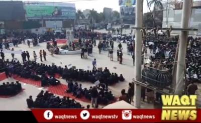 سرگودھا: نجی سکولز کے طلباء اور اساتذہ کا ظفر اللہ چوک میں احتجاج