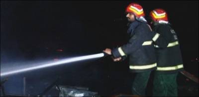 لاہور: فرنیچرمارکیٹ میں لگنے والی آگ پرقابو پالیا گیا