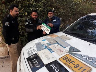 محکمہ ایکسائز مانسہرہ کی جانب سے غیر قانونی نمبر پلیٹس والی گاڑیوں کے خلاف کریک ڈاؤن کا آغاز