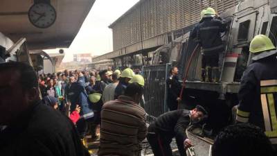 مصر ٹرین حادثہ: دوکنڈکٹروں میں لڑائی نے 25 انسانوں کی جان لے لی۔
