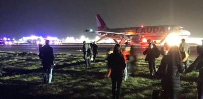 برطانیہ: ایئرپورٹ پر طیارے میں آگ لگ گئی
