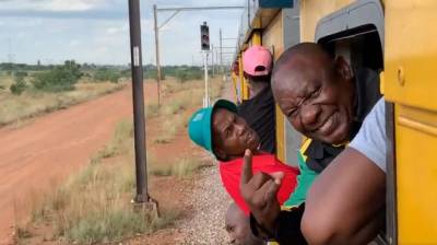جنوبی افریقہ کے صدر رامافوسا ٹرین میں پھنس گئے۔