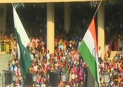 واہگہ بارڈر پر پرچم اتارنے کی پروقار تقریب، فضا میں 'اللہ اکبر' کی گونج