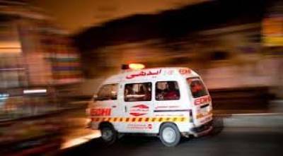 نوشہروفیروز: قومی شاہراہ کے قریب ٹرک الٹ گیا، 10 افراد زخمی