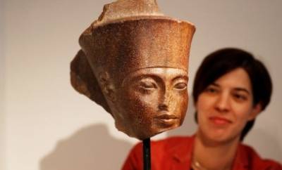 فرعون کے 18 ویں خاندان کے بادشاہ کا نصف مجسمہ 95 کروڑ میں فروخت