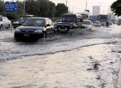 کراچی میں بارش کا پانی کے ڈی اے گرڈ سٹیشن میں داخل
