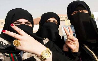 سعودی خواتین کو سرپرست کی اجازت کے بغیر پاسپورٹ  دینے کا فیصلہ 