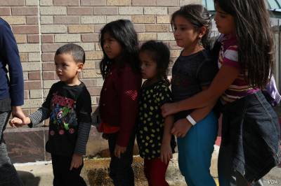 ٹرمپ انتظامیہ 900 سے زائد بچوں کو ان کے والدین سے جداکرنے کا سبب بنی