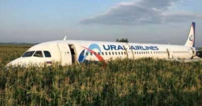 ماسکو : ایئرپورٹ کے باہر مسافر طیارے کی کھیت میں ایمرجنسی لینڈنگ، کم از کم 23 افراد زخمی