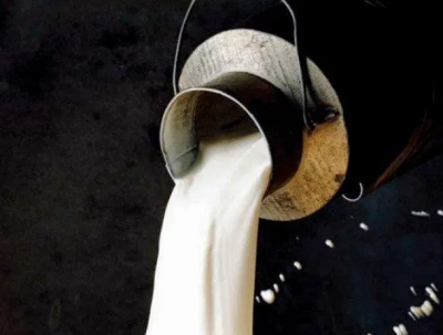 سندھ ہائی کورٹ کا دودھ کی قیمت فی لیٹر 94 روپے یقینی بنانے کا حکم