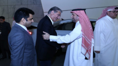 وزیر خارجہ ایک روزہ سرکاری دورے پر قطر پہنچ گئے
