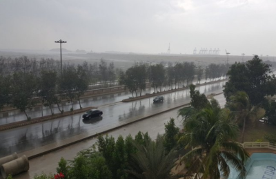 کراچی میں صبح سویرے بارش، شہر میں ٹھنڈی ہواؤں کا ڈیرہ
