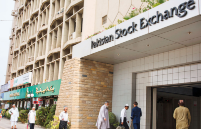 پاکستان سٹاک مارکیٹ میں کاروباری ہفتے کے دوسرے روز کے آغاز پر مثبت رجحان دیکھا گیا 