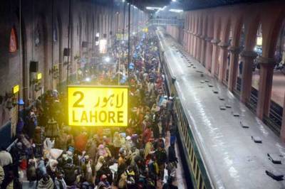  کراچی سے اندرون سندھ اور پنجاب جانے والی ٹرینیں بند کرنے پر غور شروع 