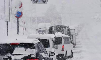 جاپان ،شدید برفباری،سینکڑوں کاریں پھنس گئیں