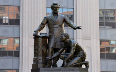 بوسٹن , سابق صدر ابراہم لنکن اور ان کے قدموں میں بیٹھے ہوئے سیاہ فام شخص کا مجسمہ ہٹا دیا گیا