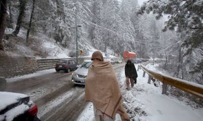 مری سمیت شمالی علاقہ جات میں شدید برفباری، سردی بڑھ گئی