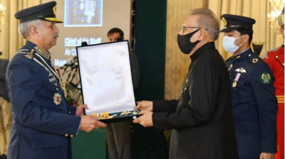  پاک فضائیہ کے سربراہ ایئر چیف مارشل مجاہد انور خان کے لیے نشان امتیاز سول