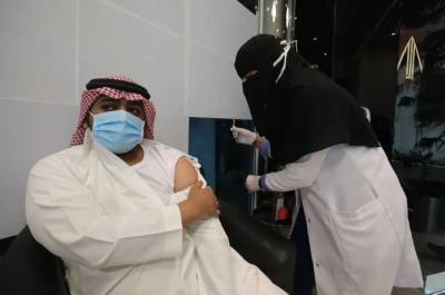 سعودی عرب: کام کرنے والے تمام کارکنان کے لیے کرونا وائرس کی لازمی ویکسی نیشن کی شرط عائد
