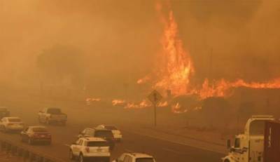 امریکی جنگلات میں لگی آگ بے قابو، ہزاروں افراد انخلا پر مجبور