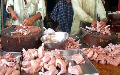 مرغی کا گوشت مزید 6 روپے مہنگا ،نئی قیمت 302 روپے کلو ہو گئی۔